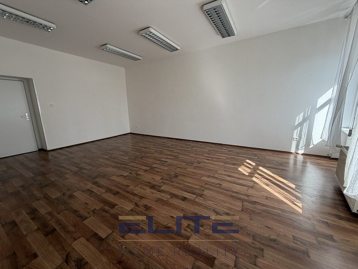 Pronájem kanceláře 33 m² – fotografie 3