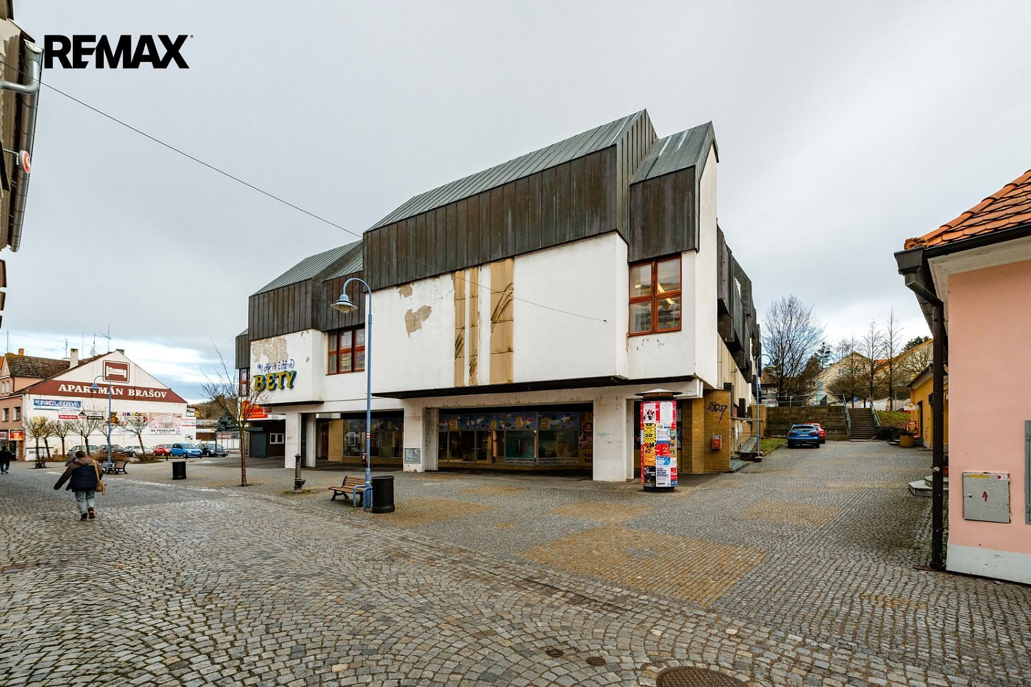 Pronájem obchodních prostor 1 305 m² – fotografie 2