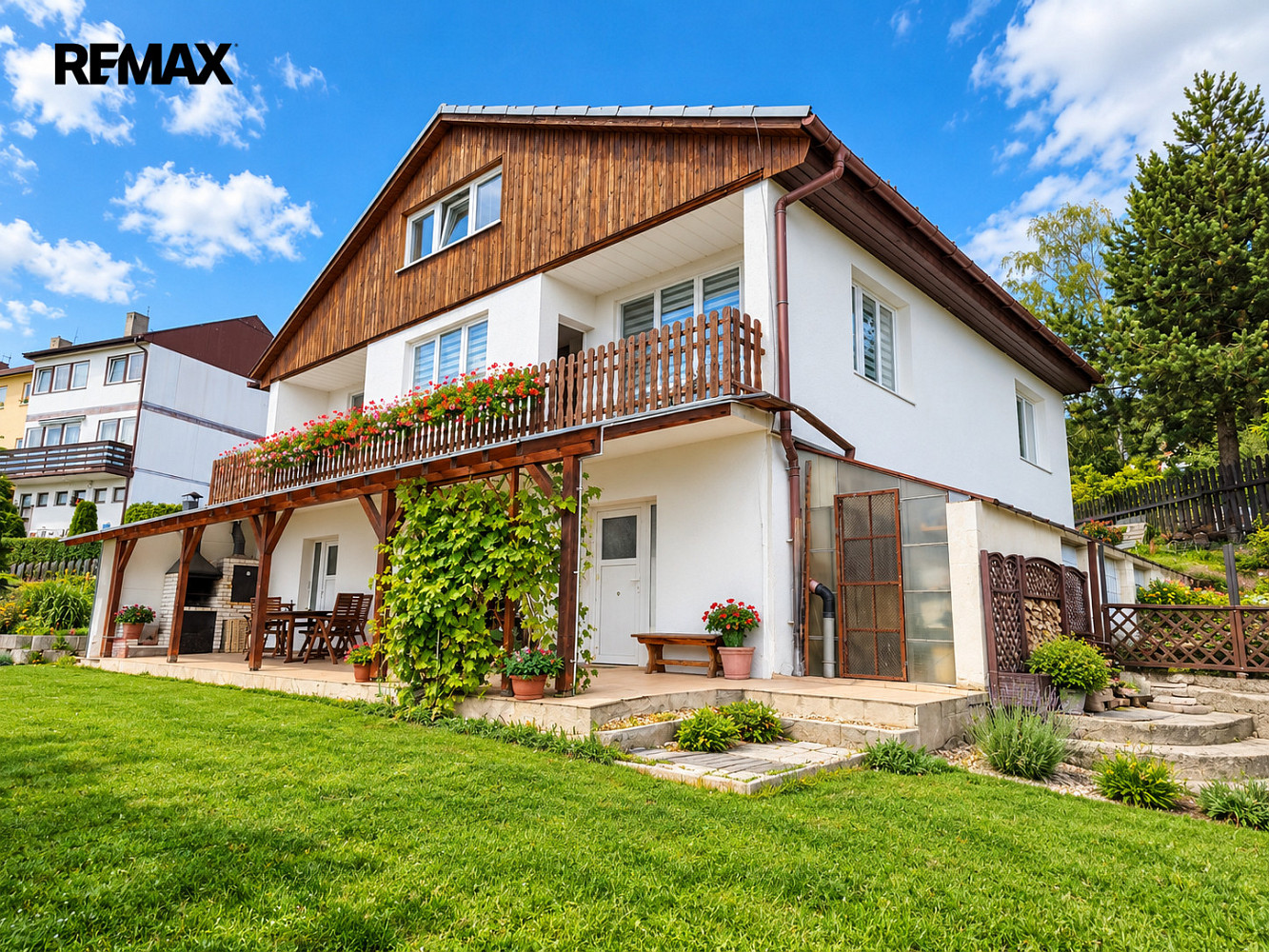 Prodej domu 230 m² s pozemkem 830 m² – fotografie 2