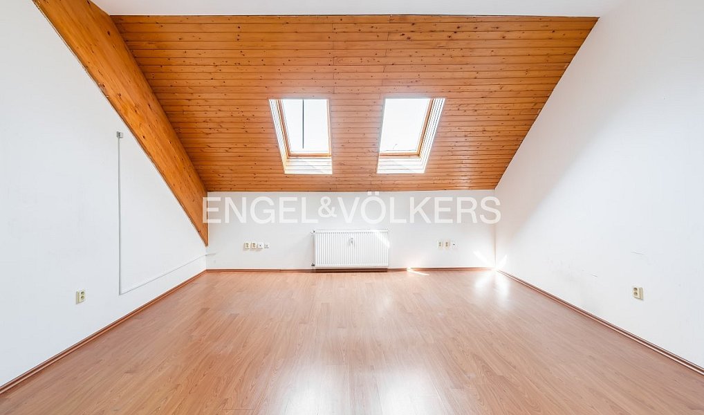 Pronájem kanceláře 29 m², Jeneč – náhled fotky 2