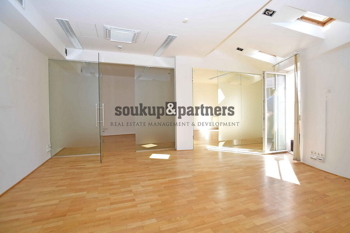 Pronájem kanceláře 210 m² – fotografie 3