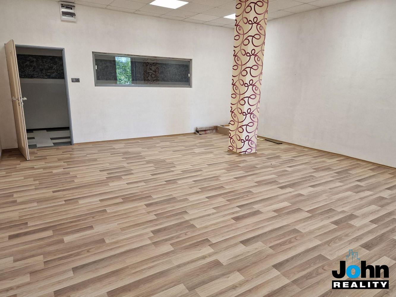 Pronájem kanceláře 45 m² – fotografie 3