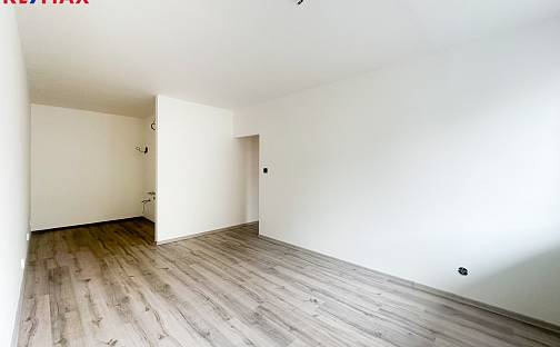 Prodej bytu 2+kk 40 m², Okružní, Komárov, okres Beroun