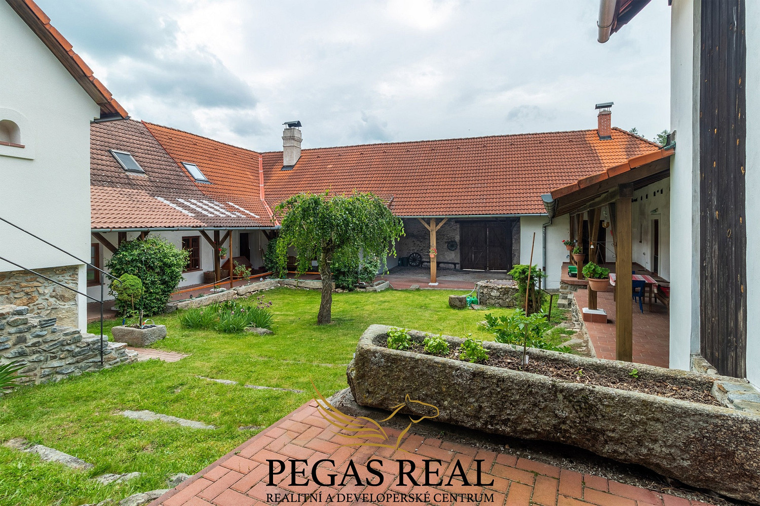 Prodej domu 350 m² s pozemkem 1 993 m² – pohled 4