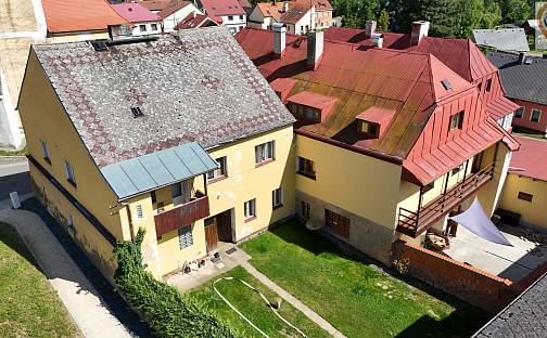 Prodej domu 220 m² s pozemkem 751 m², náměstí Míru, Poběžovice, okres Domažlice