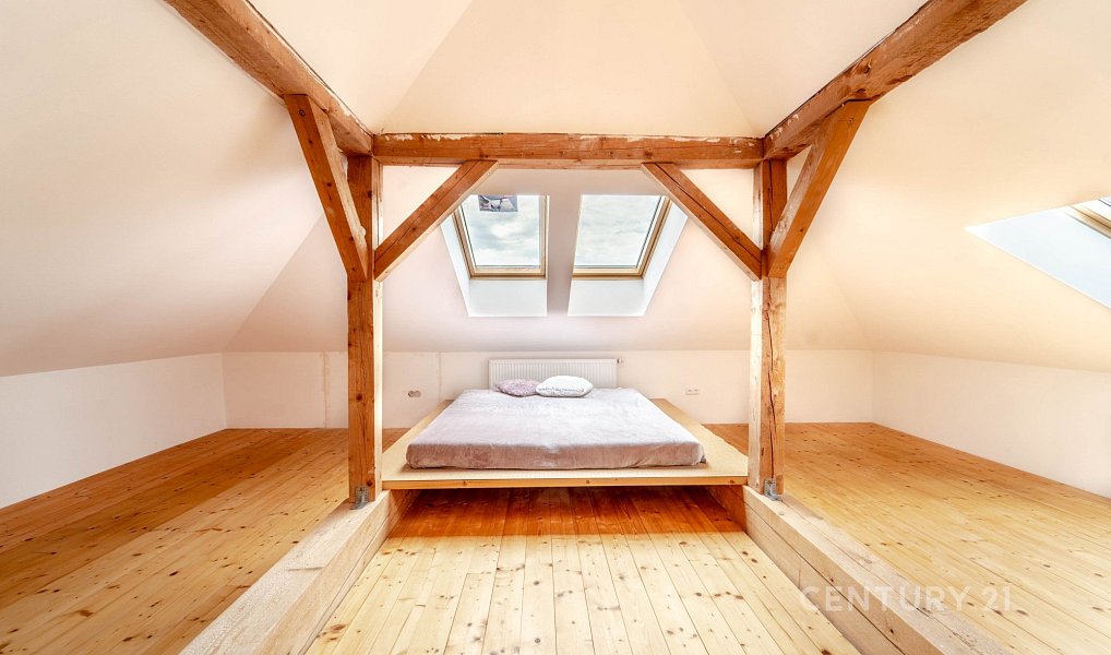 Prodej domu 417 m² s pozemkem 1 139 m², Křenice – náhled fotky 33