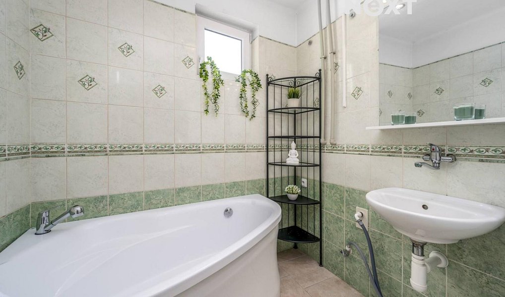 Prodej domu 250 m² s pozemkem 611 m², Zvoleněves – náhled fotky 14