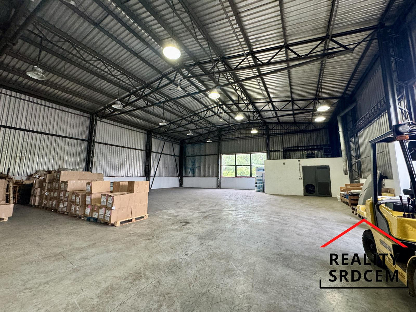 Pronájem skladovacích prostor 430 m²