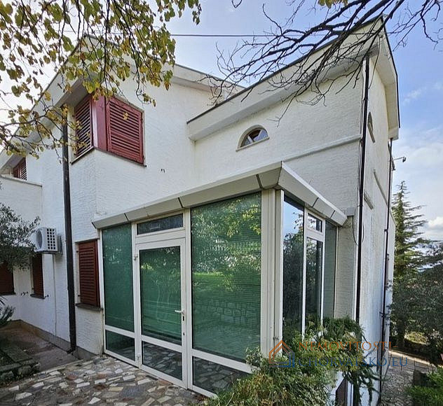 Prodej domu 320 m² s pozemkem 400 m² – pohled 6