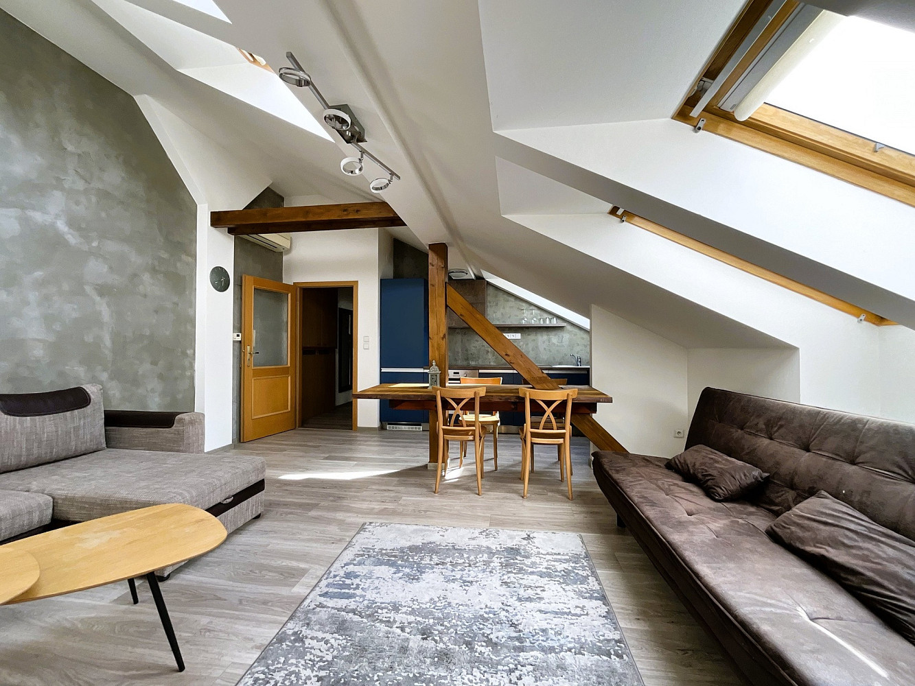 Pronájem bytu 3+kk 69 m² — photo 2