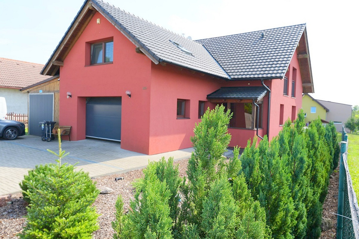 Prodej domu 246 m² s pozemkem 1 264 m²