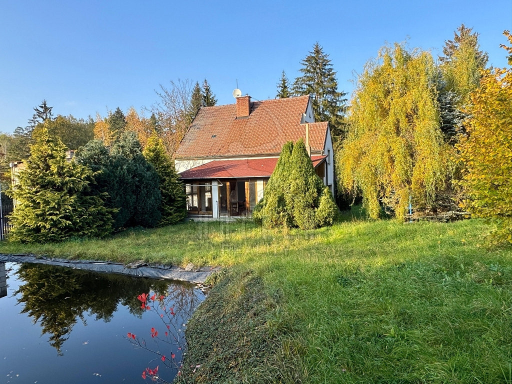 Prodej domu 260 m² s pozemkem 2 048 m²