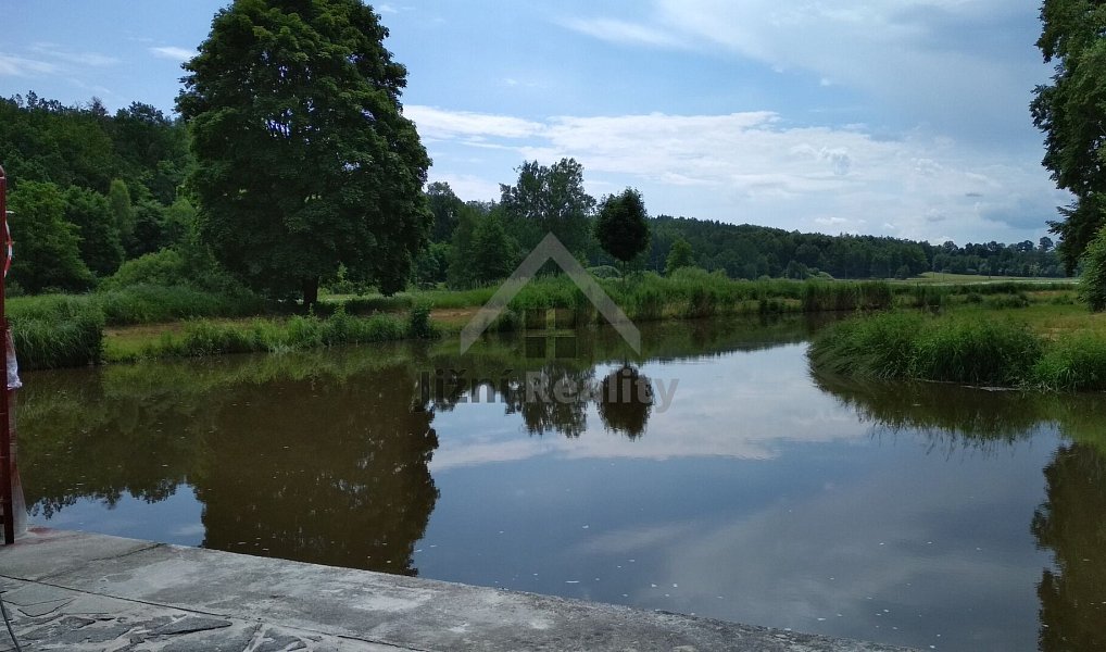 Prodej ubytovacího objektu 1 000 m², Protivín – náhled fotky 3