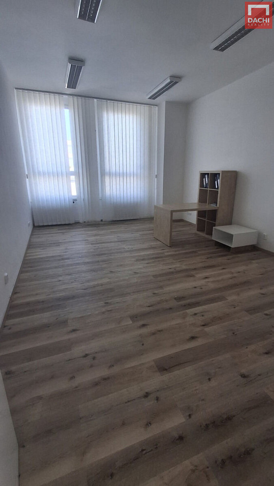 Pronájem kanceláře 28 m² – fotografie 3