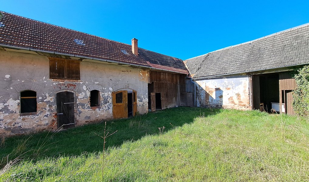 Prodej domu 935 m² s pozemkem 1 413 m², Budeč – náhled fotky 3