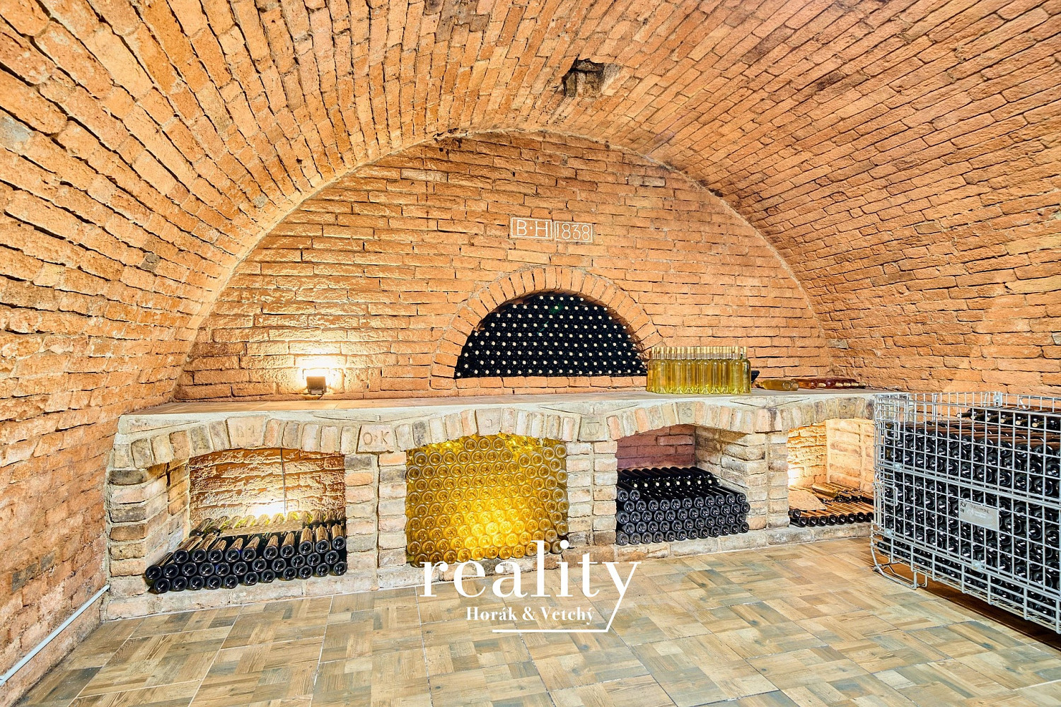 Prodej ubytovacího objektu 190 m² – fotografie 2
