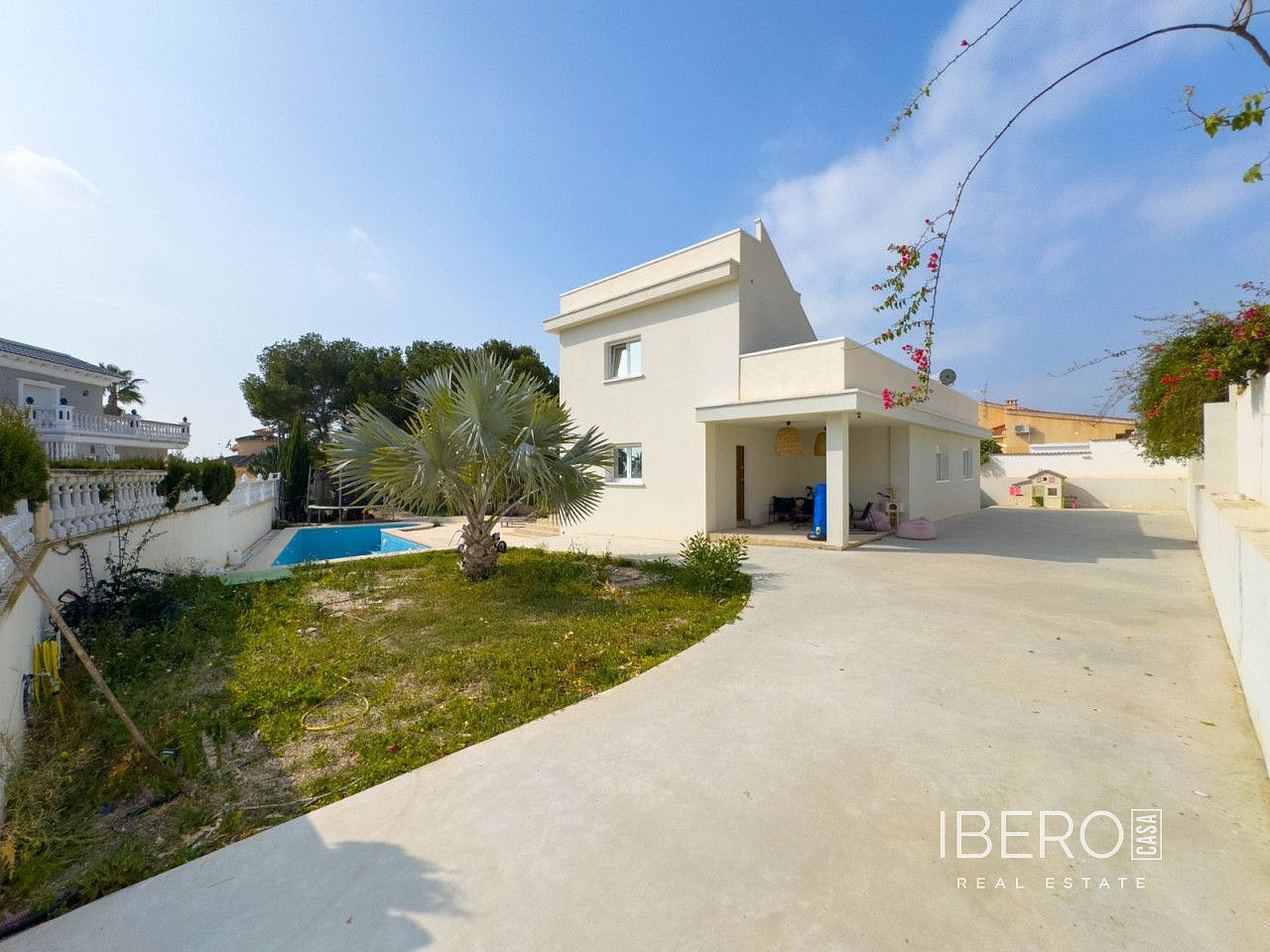 Prodej domu 313 m² s pozemkem 1 200 m²