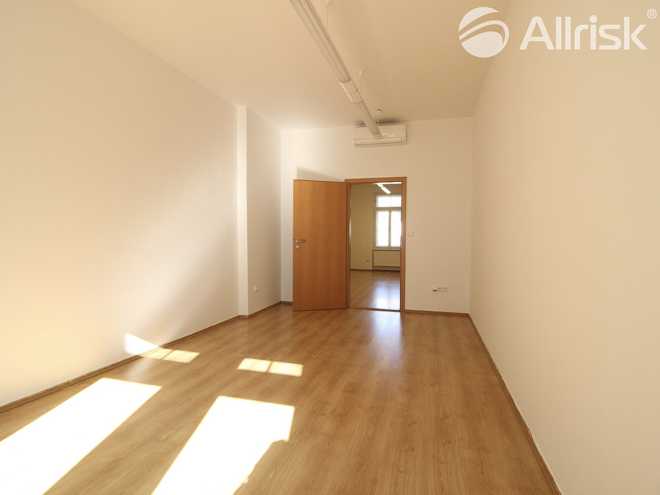 Pronájem kanceláře 87 m² – fotografie 5