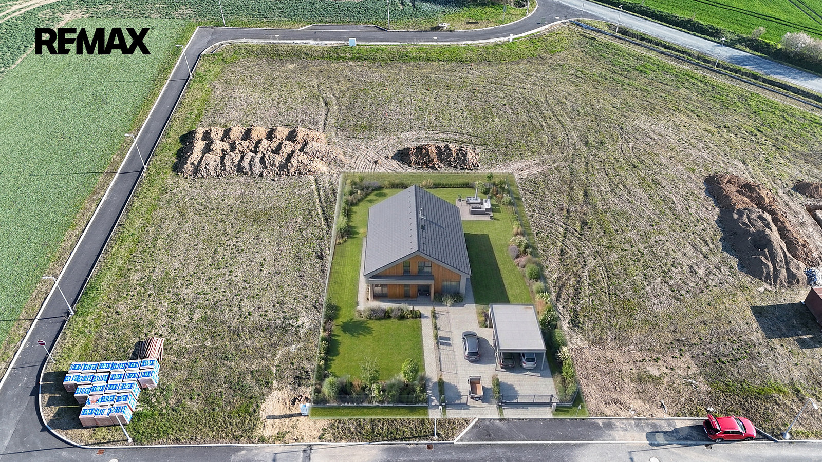 Prodej stavebního pozemku 831 m² – pohled 2