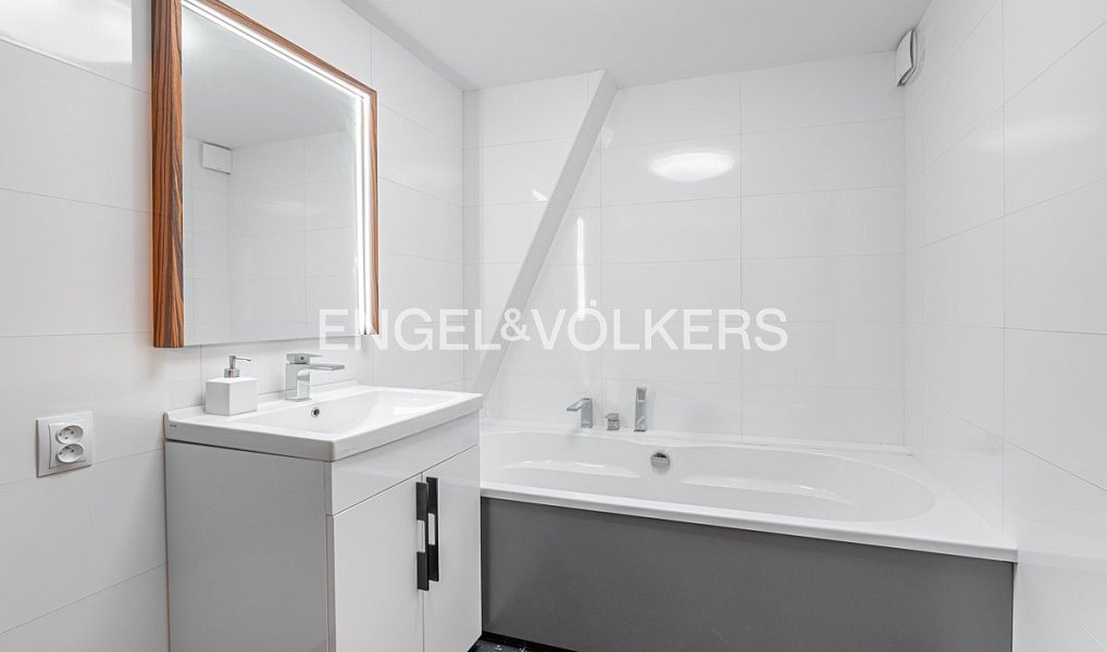 Pronájem bytu 4+kk 135 m², Praha – náhled fotky 8
