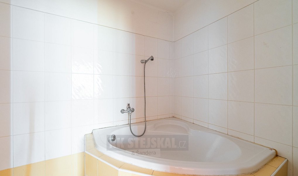 Prodej ubytovacího objektu 1 104 m², Protivín – náhled fotky 19