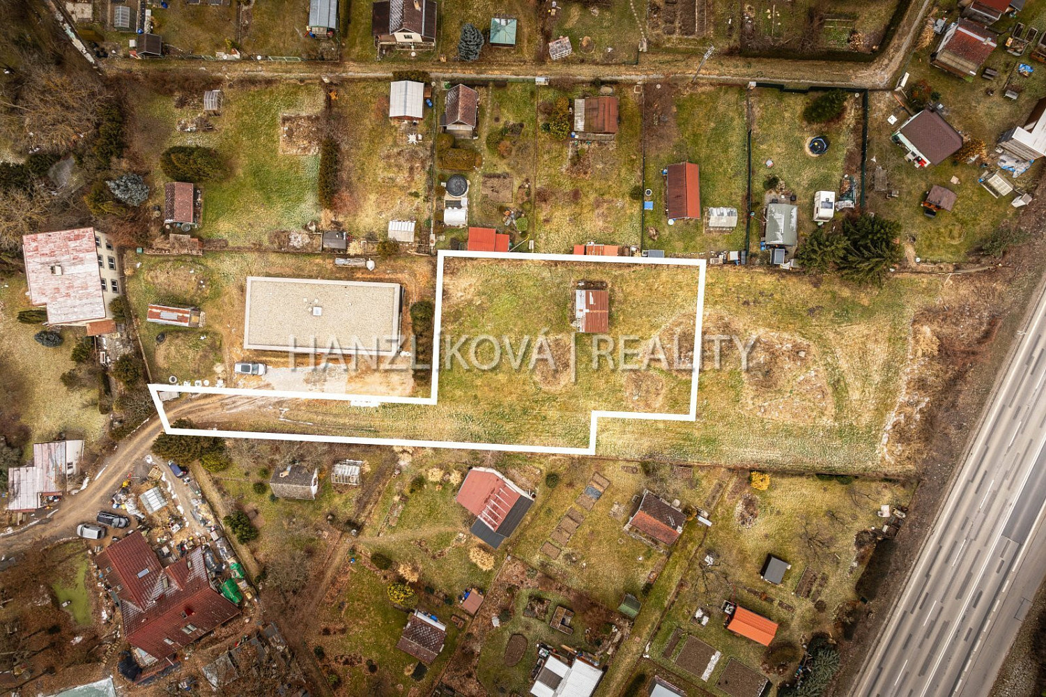 Prodej stavebního pozemku 825 m² – fotografie 2