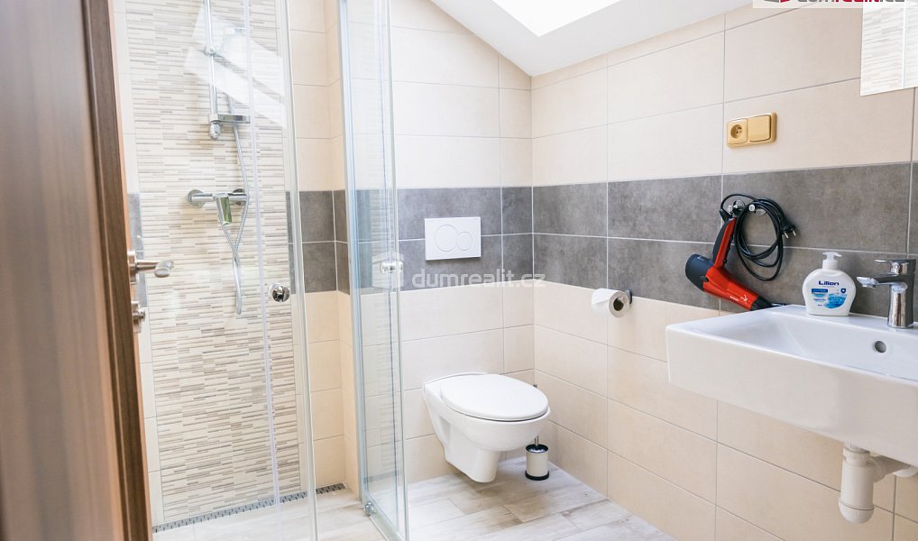 Prodej ubytovacího objektu 300 m², Lednice – náhled fotky 13