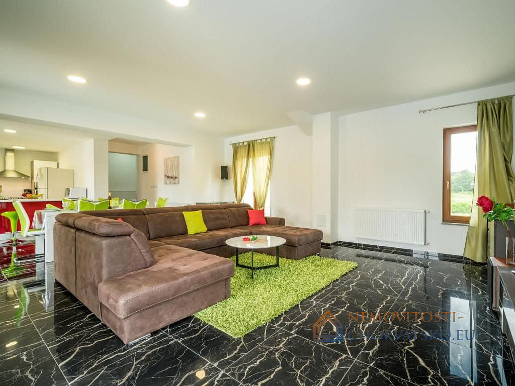 Prodej domu 280 m² s pozemkem 11 500 m² - Widok 5
