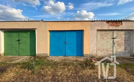 Prodej prostorné garáže s elektřinou. Komárov u Hořovic., 28. října, Komárov, okres Beroun