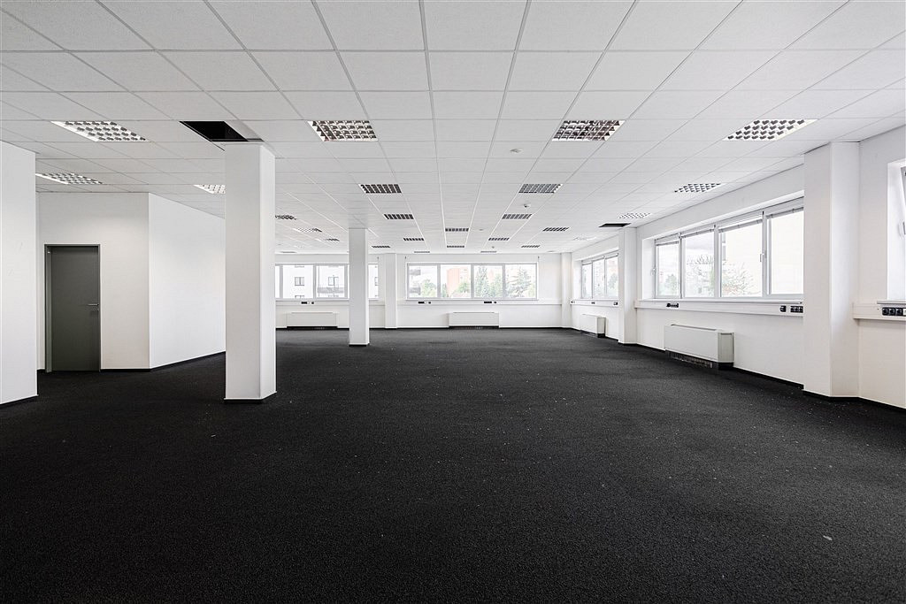 Pronájem kanceláře 257 m² — photo 2