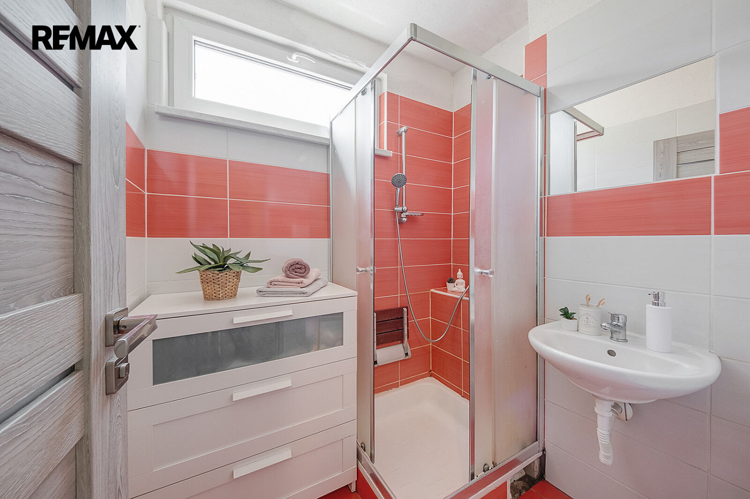 Prodej domu 170 m² s pozemkem 636 m² – fotografie 2
