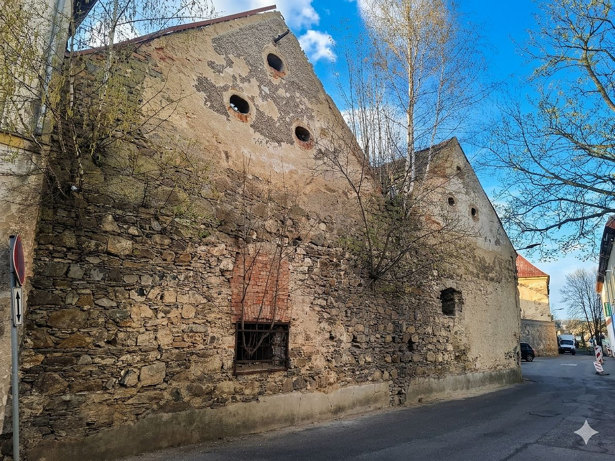 Prodej komerčního objektu (jiného typu) 711 m²