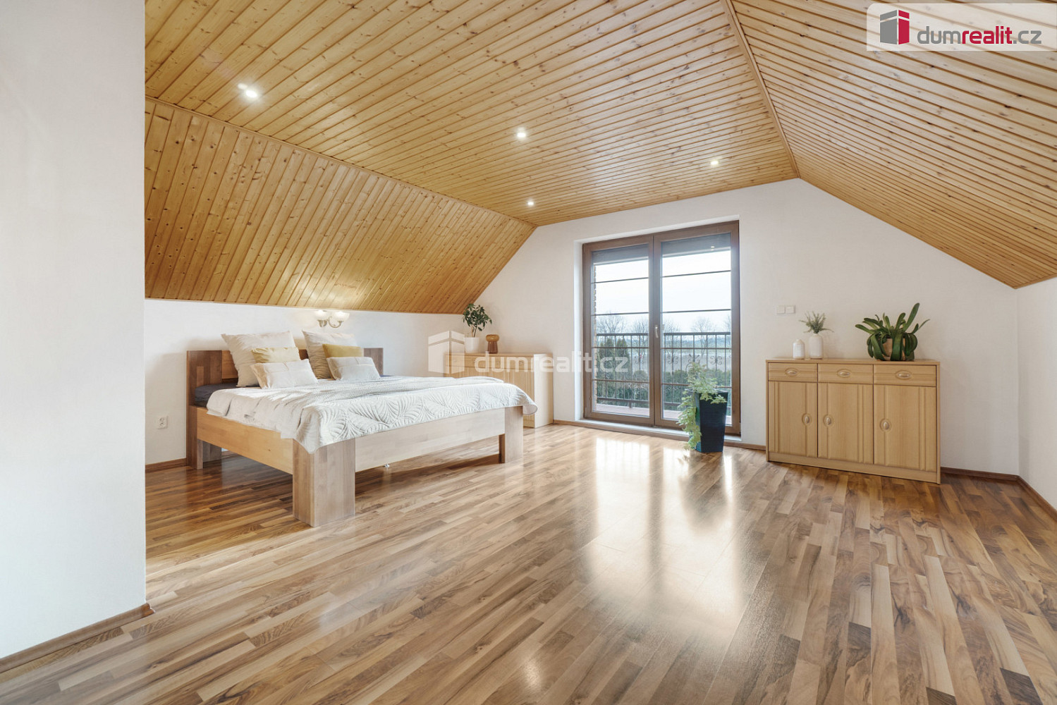 Prodej domu 215 m² s pozemkem 916 m² — photo 3