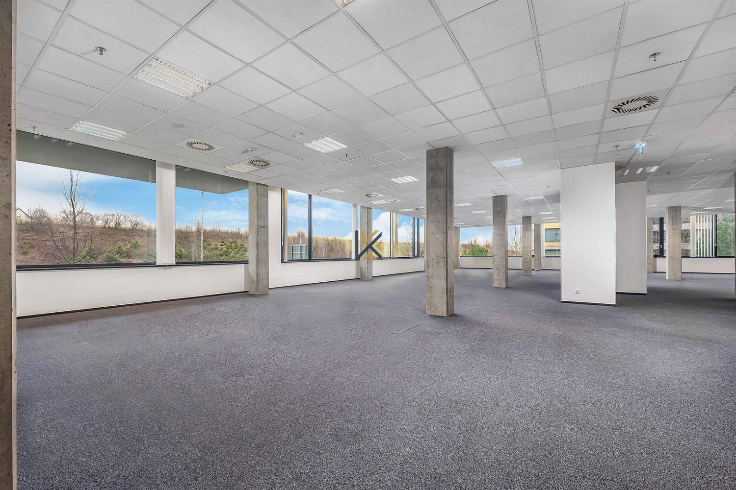 Pronájem kanceláře 800 m² – fotografie 2
