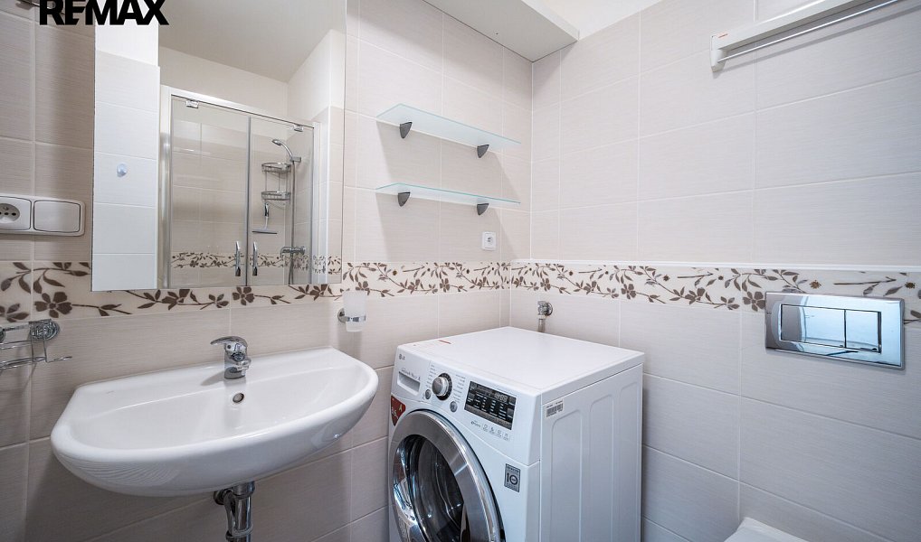 Prodej bytu 1+kk 29 m², Praha – náhled fotky 8