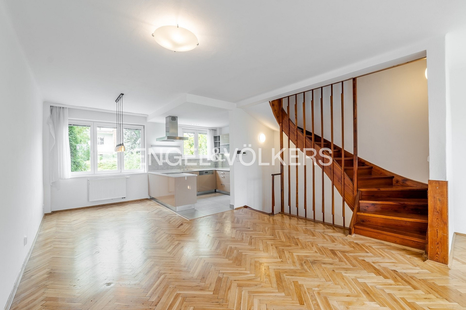 Pronájem domu 172 m² s pozemkem 295 m²