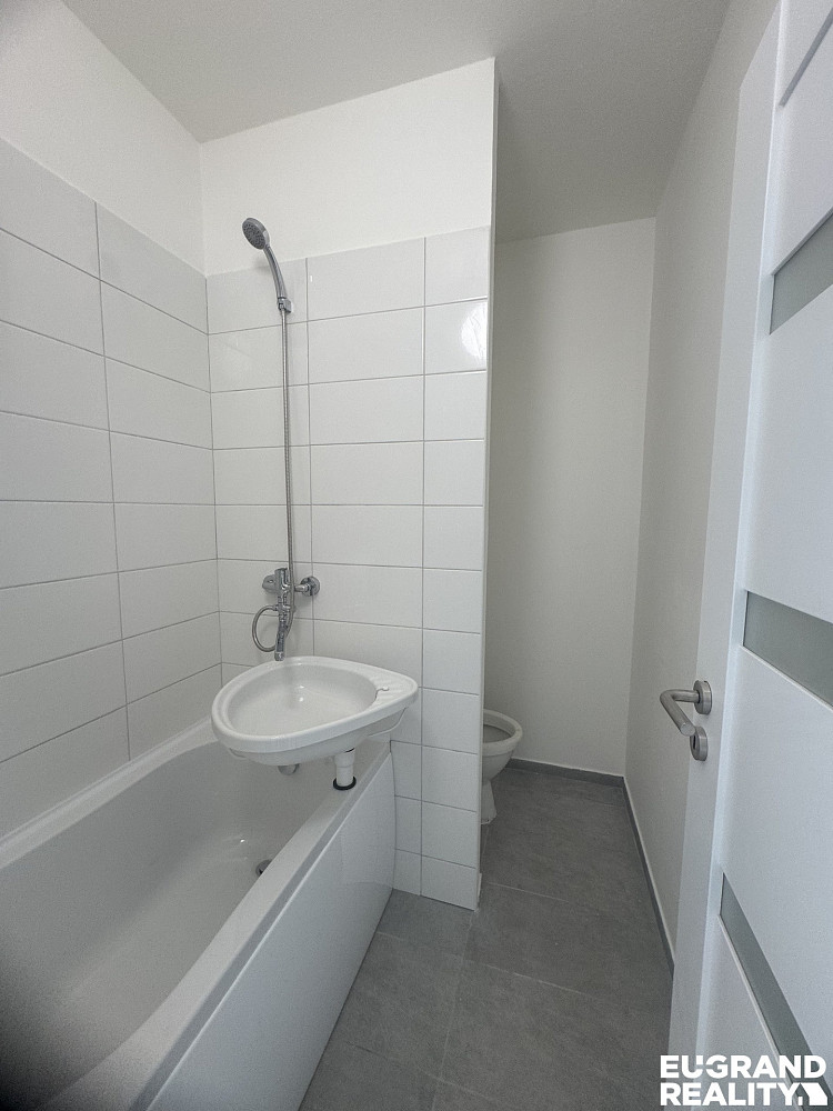 Pronájem bytu 1+kk 22 m² – fotografie 4