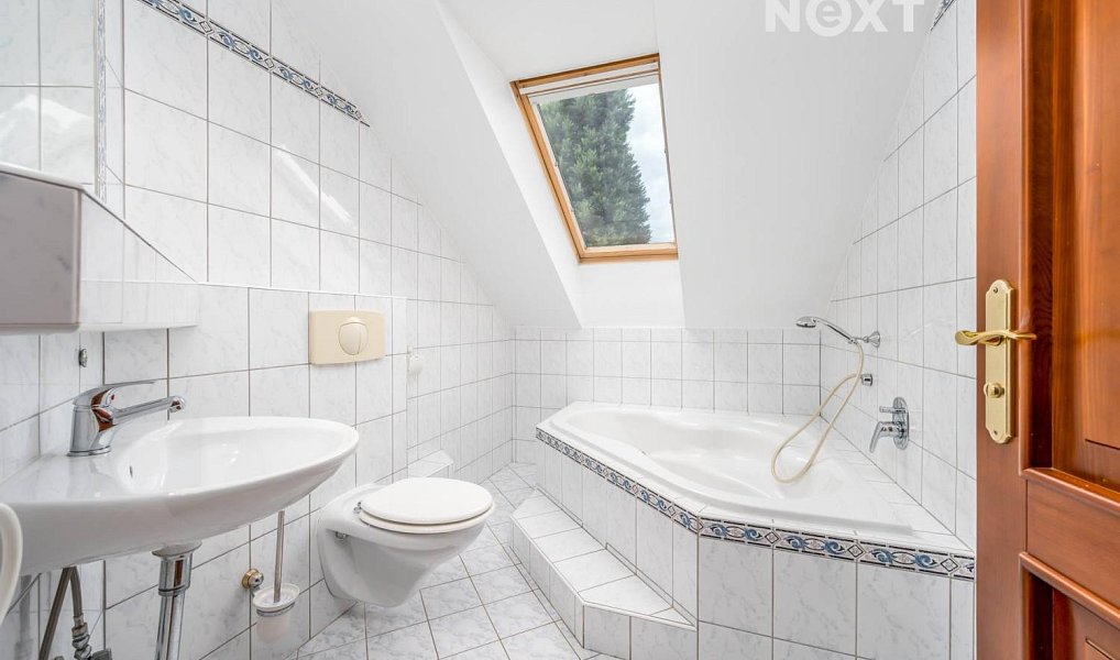 Prodej domu 337 m² s pozemkem 915 m², Praha – náhled fotky 24