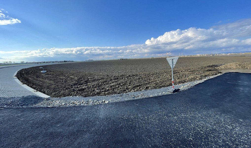 Prodej komerčního pozemku 1 456 m², Bochoř – náhled fotky 3