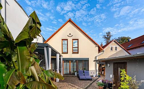 Prodej domu 220 m² s pozemkem 670 m², Na Karlově, Benešov