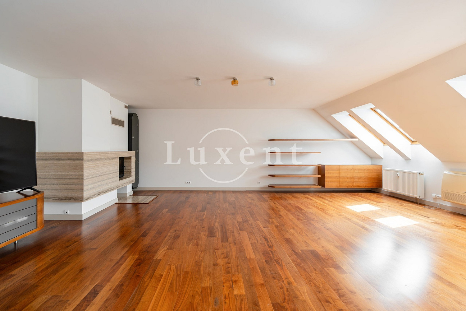 Pronájem bytu 4+1 294 m² — photo 4
