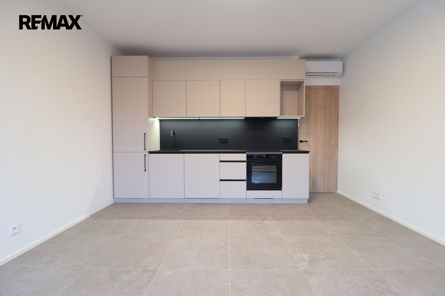 Pronájem bytu 2+kk 40 m² – fotografie 3