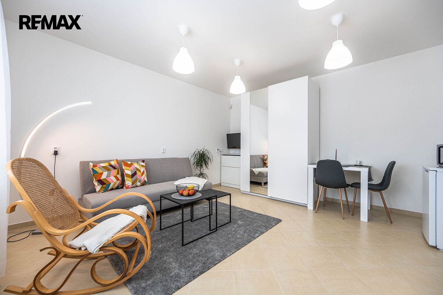 Pronájem bytu 1+kk 24 m² – fotografie 3