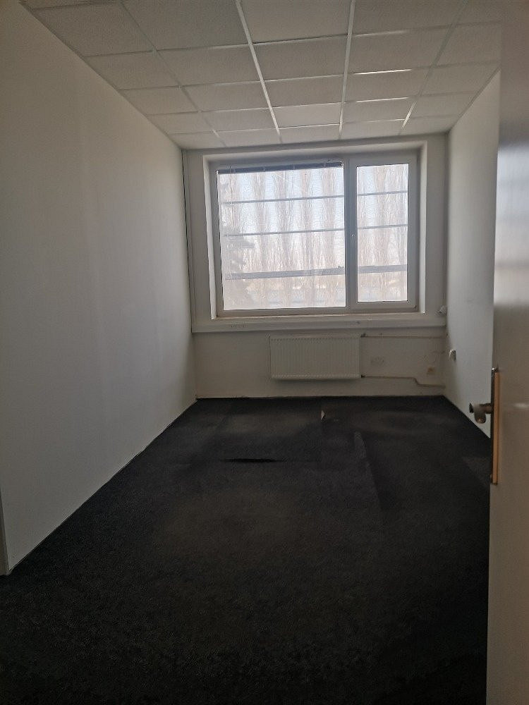 Pronájem kanceláře 99 m² – fotografie 2