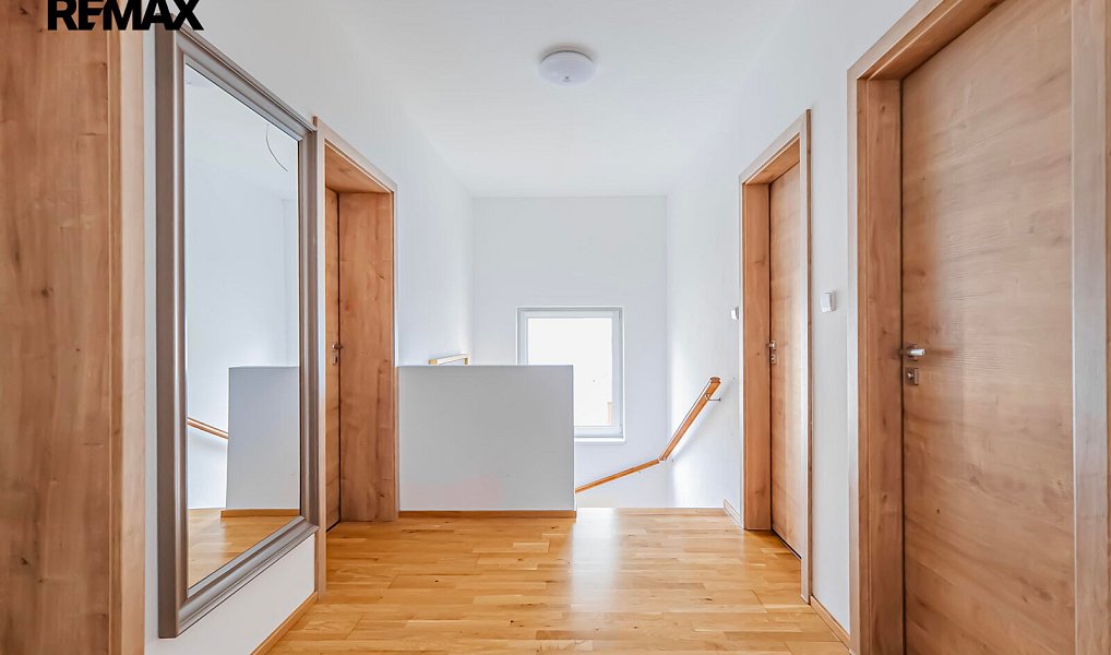 Prodej domu 180 m² s pozemkem 679 m², Veleň – náhled fotky 13