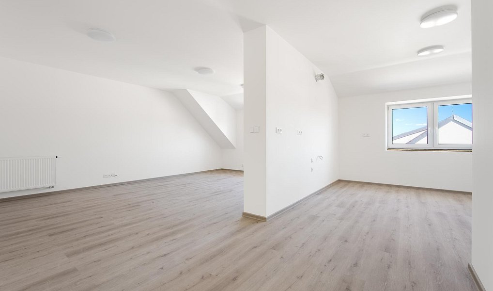 Prodej bytu 4+kk 206 m², Bučovice – náhled fotky 2