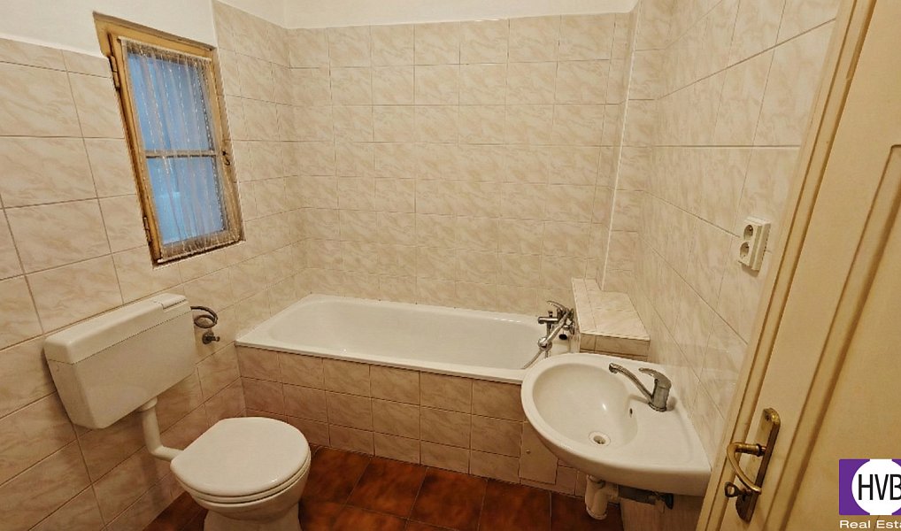 Prodej domu 300 m² s pozemkem 213 m², Dobrovice – náhled fotky 12