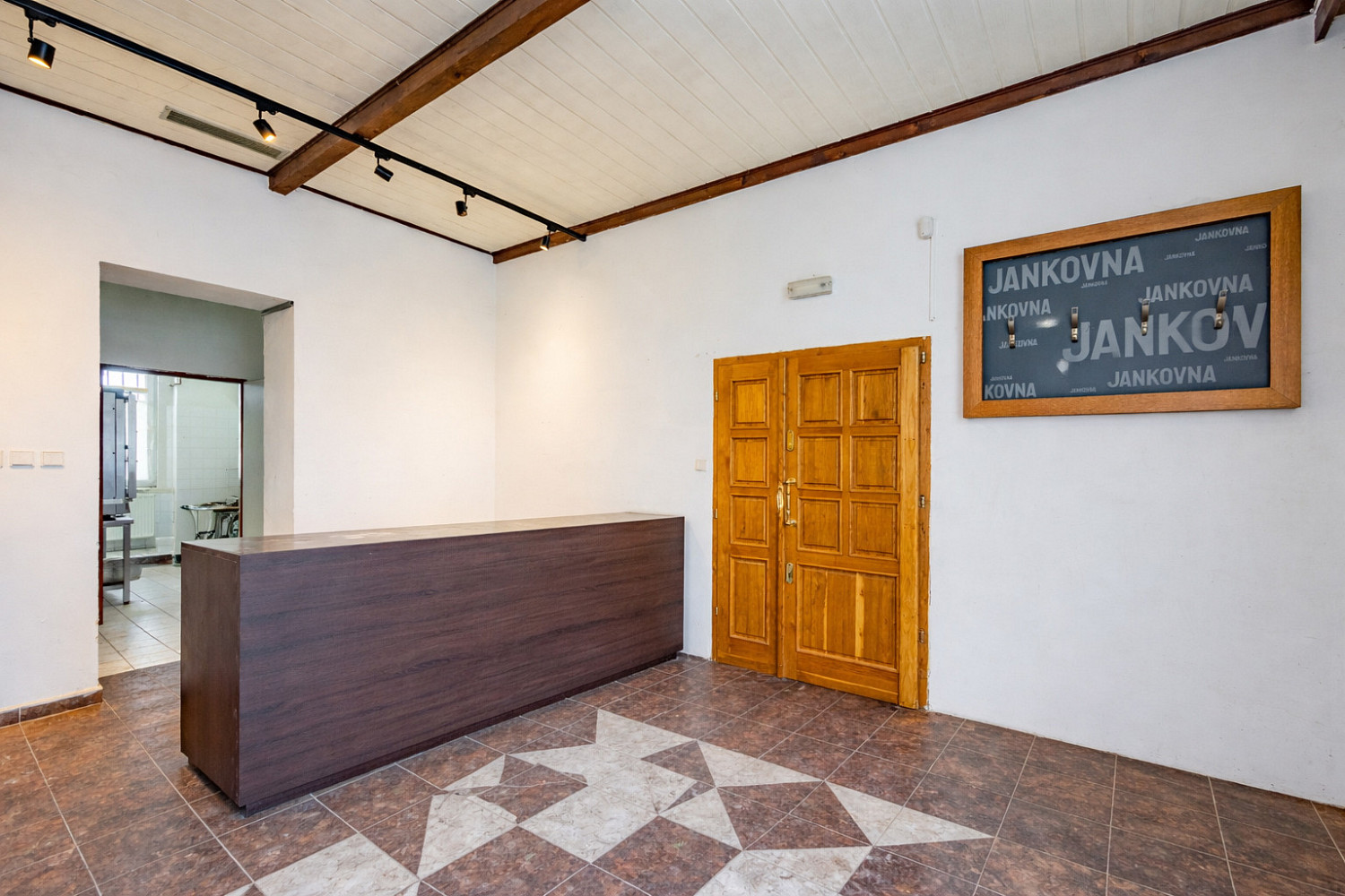 Prodej domu 1 500 m² s pozemkem 2 288 m²