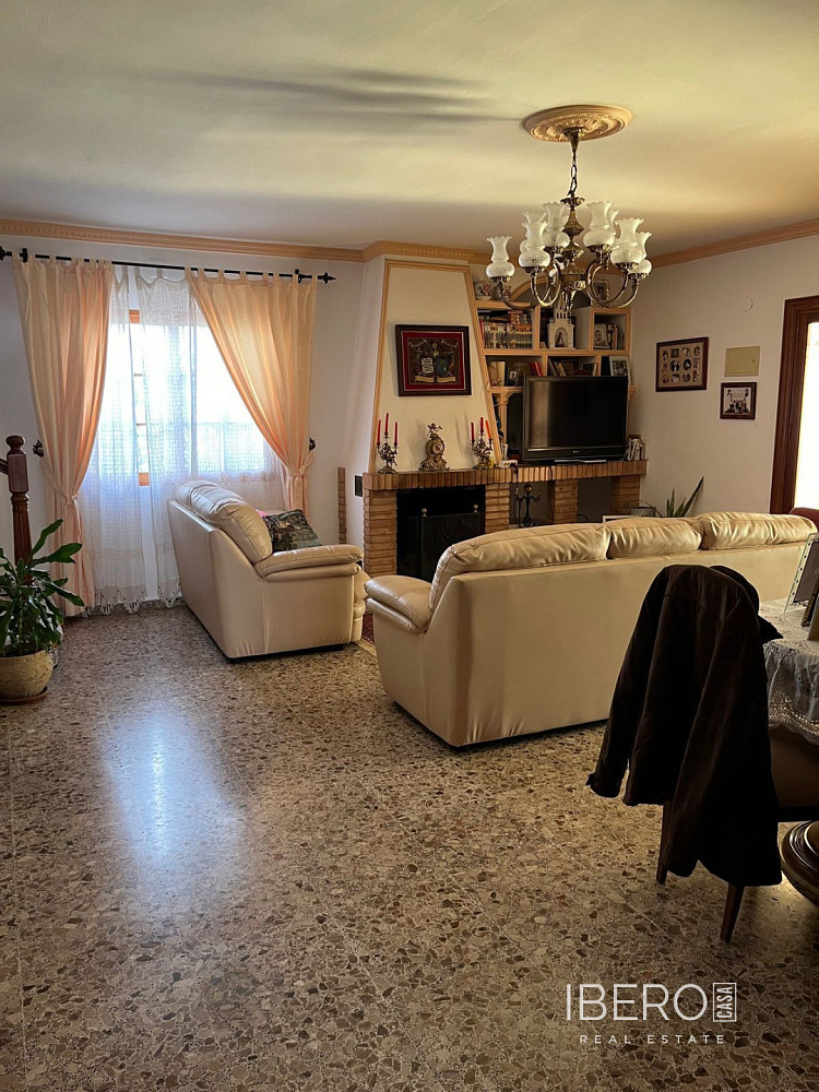 Prodej domu 200 m² s pozemkem 2 300 m² — photo 2