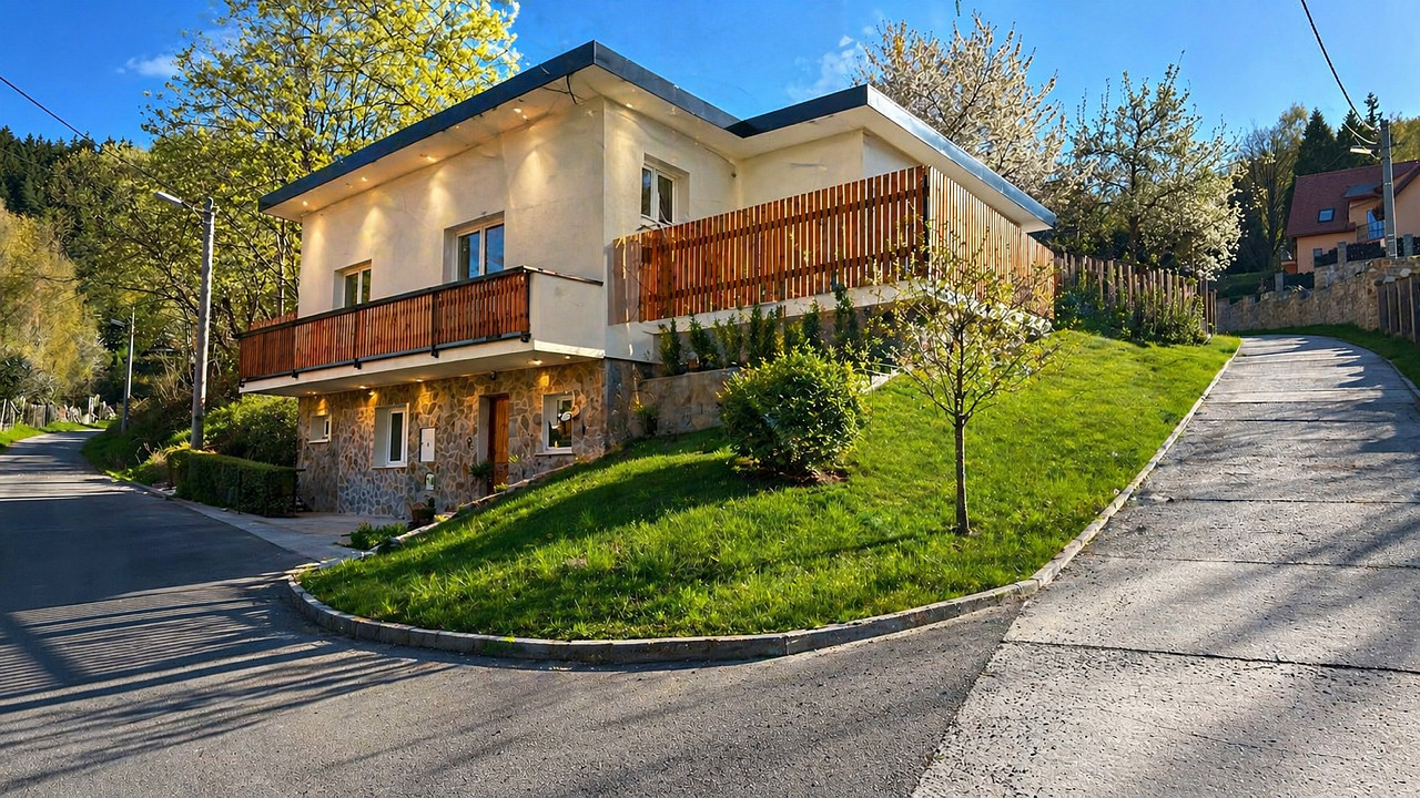 Prodej domu 178 m² s pozemkem 719 m² – pohled 2